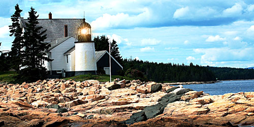 Winter-Harbor-Lighthouse-4200-credit-Maine-Office-of-Tourism