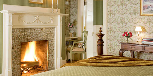 Deluxe Luxury Room 500x250 - Berry Manor Inn - Rockland, ME